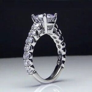 Engagement Anillos Sparkling Round Cubic Silver Plated UNVN12068